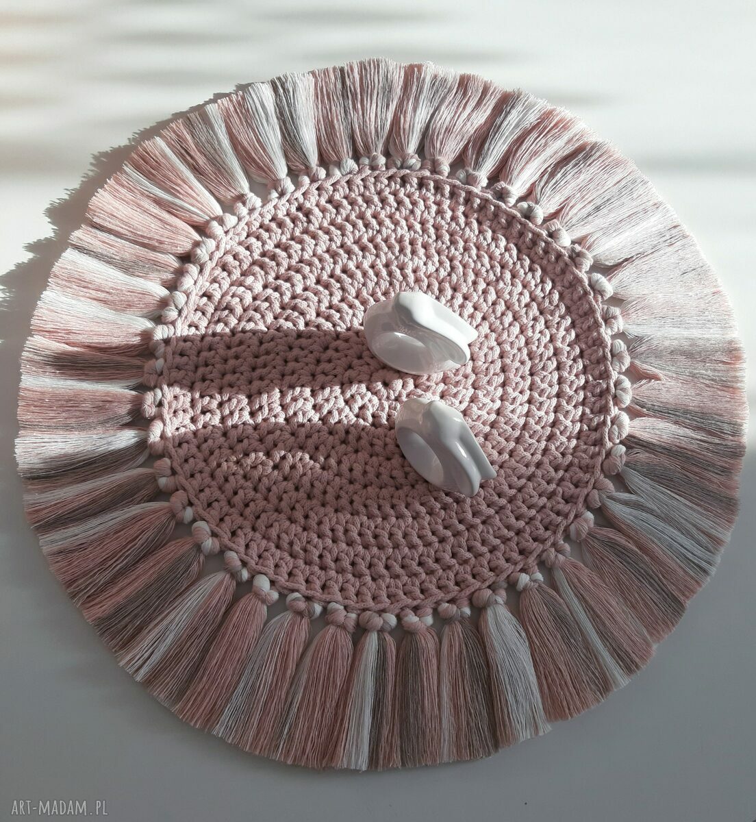 Efektowna podkładka z frędzlami - ręcznie pleciona boho (54 cm)