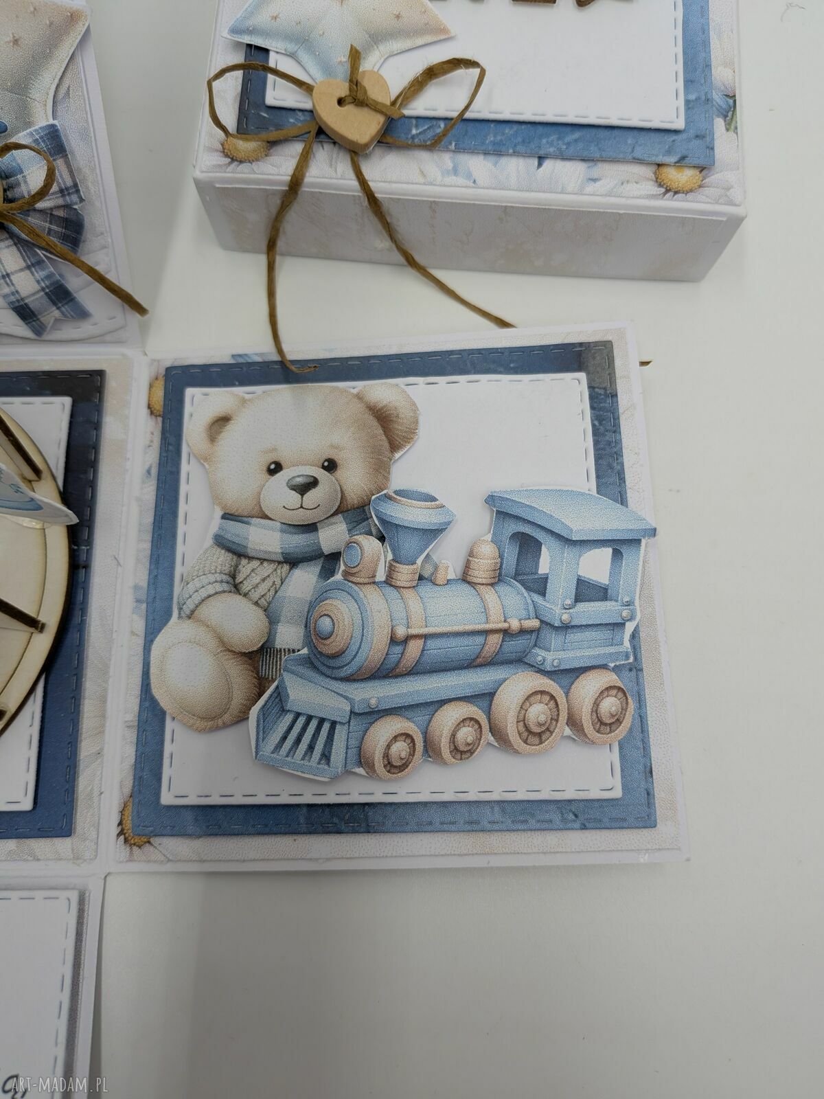 Ekskluzywny mini box 8x8x8 cm na roczek - pamiątka na pierwsze urodziny