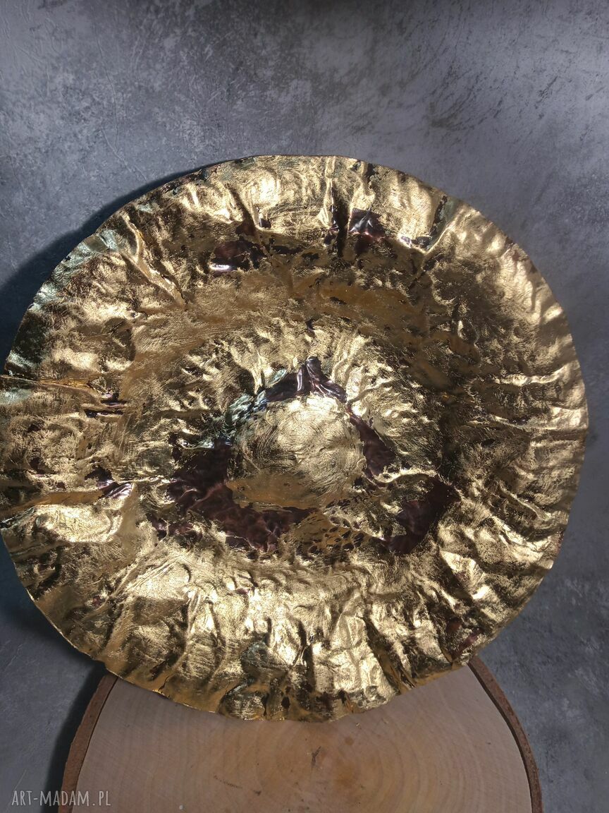 Ekskluzywny ręcznie kuty złocony miedziany talerz na owoce - dekoracja stołu 28 cm
