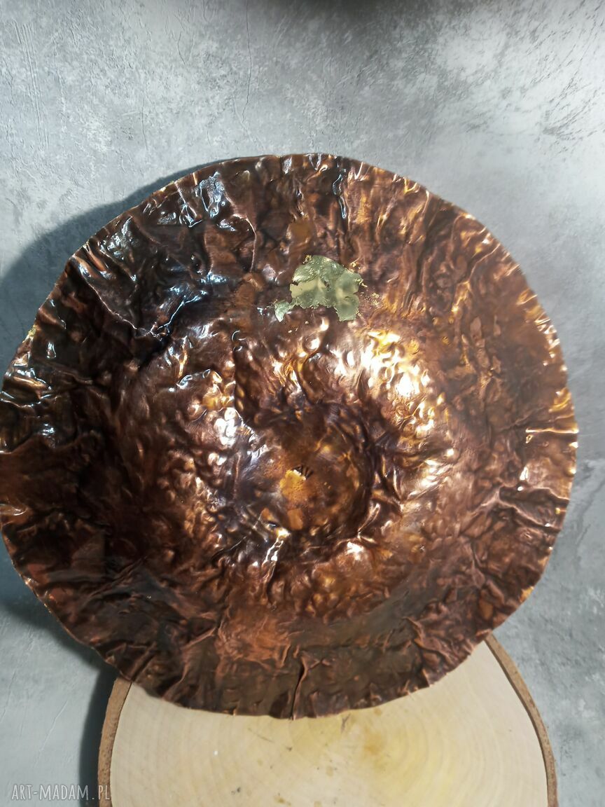 Ekskluzywny ręcznie kuty złocony miedziany talerz na owoce - dekoracja stołu 28 cm