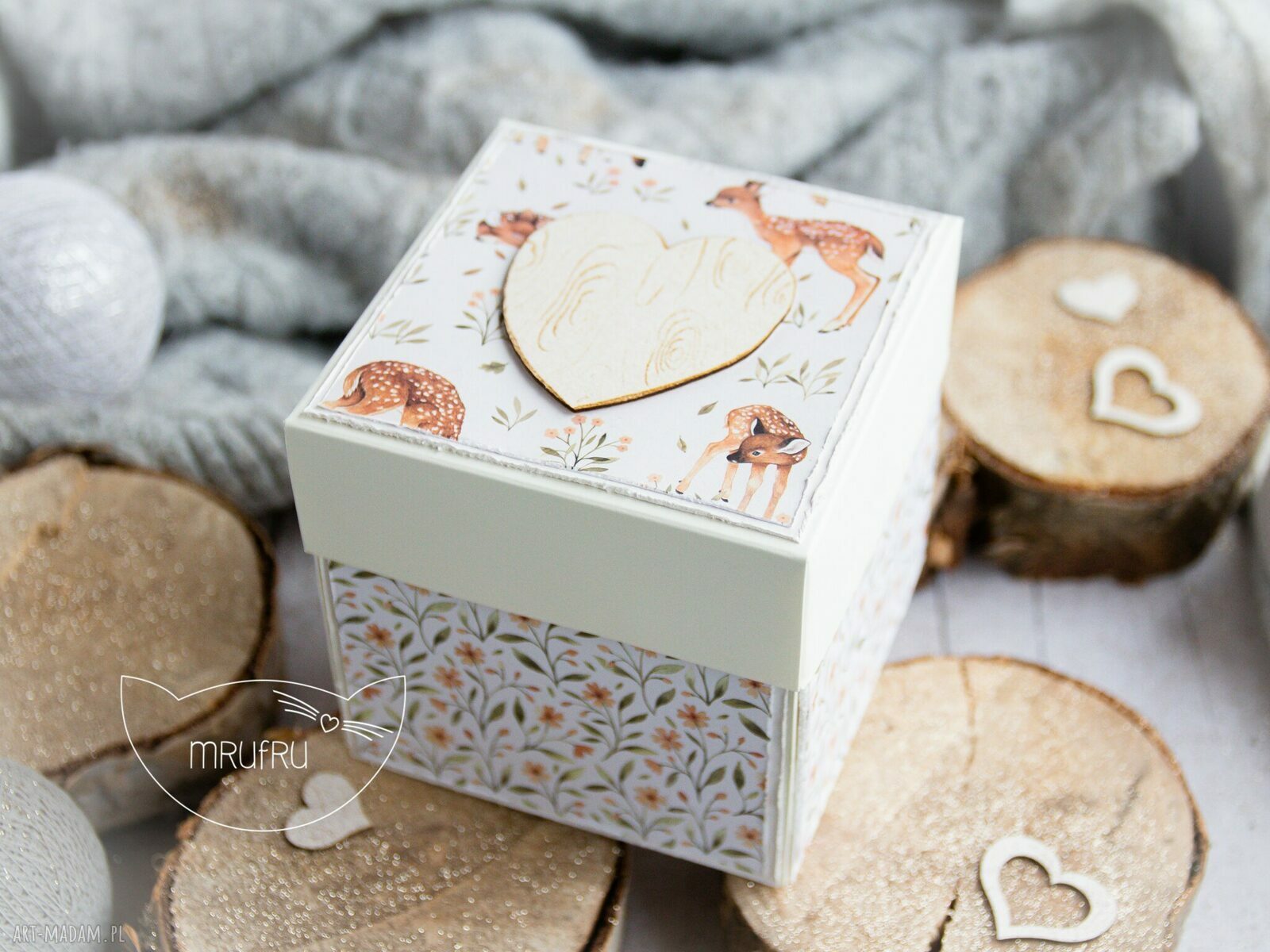 scrapbooking kartki: Eksplodujące pudełeczko ANIOŁEK STRÓŻ w otoczeniu leśnych przyjaciół