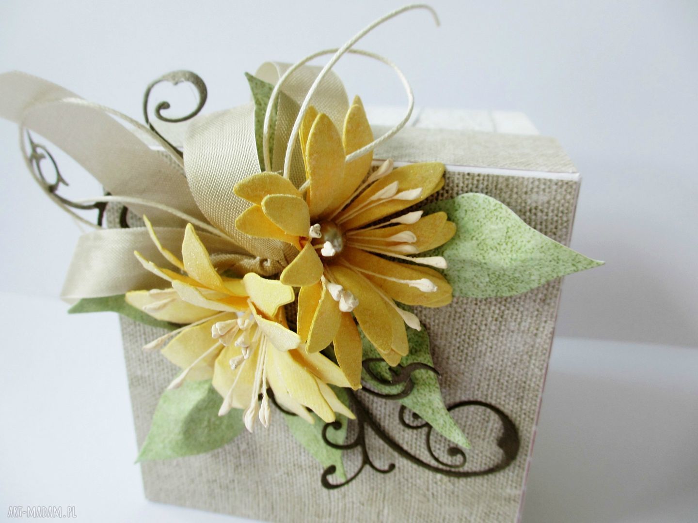 Eksplodujące pudełko urodzinowe - kartka scrapbooking z efektami 3D