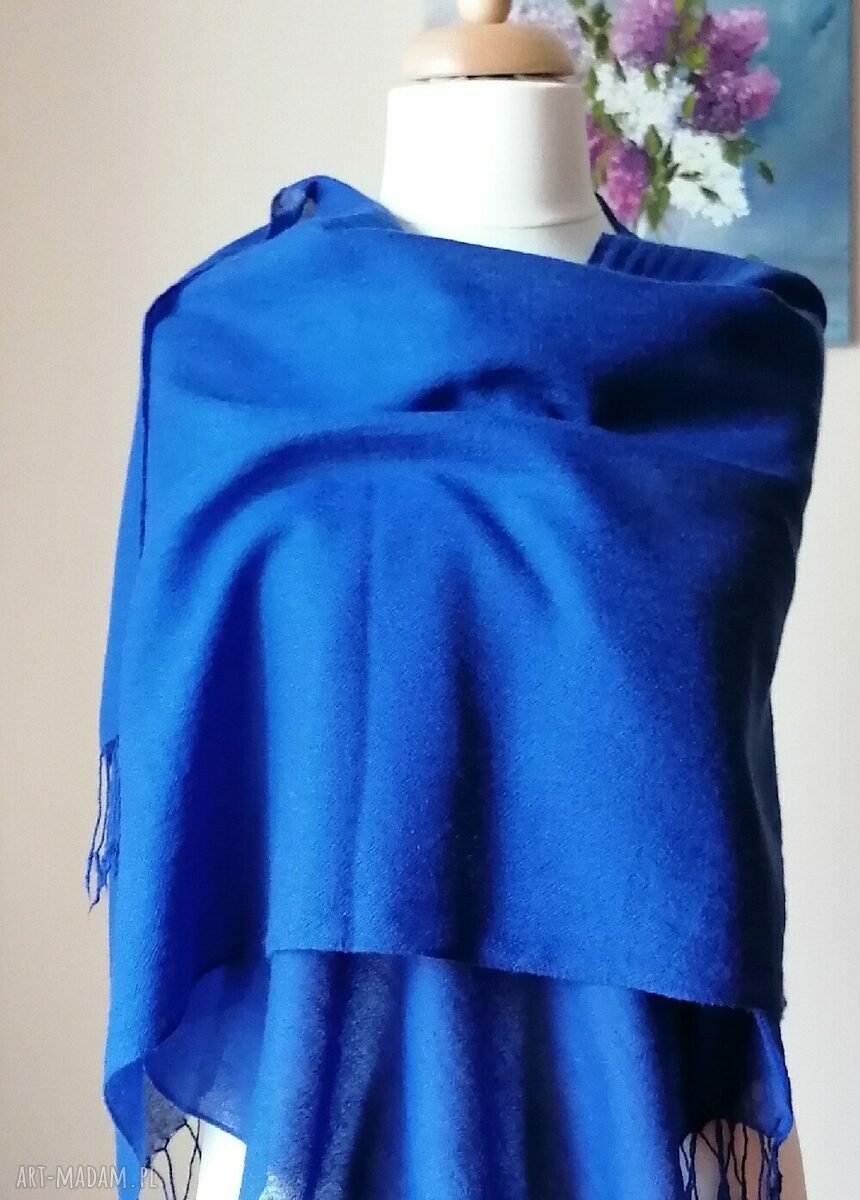 Elegance - kobaltowy szal z 100% wełny, ręczne wykonanie