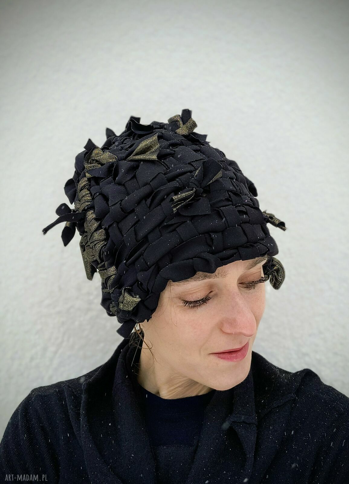 Czapka zimowa Złotko - czarna i złota, ręcznie tkana na krośnie (turban)