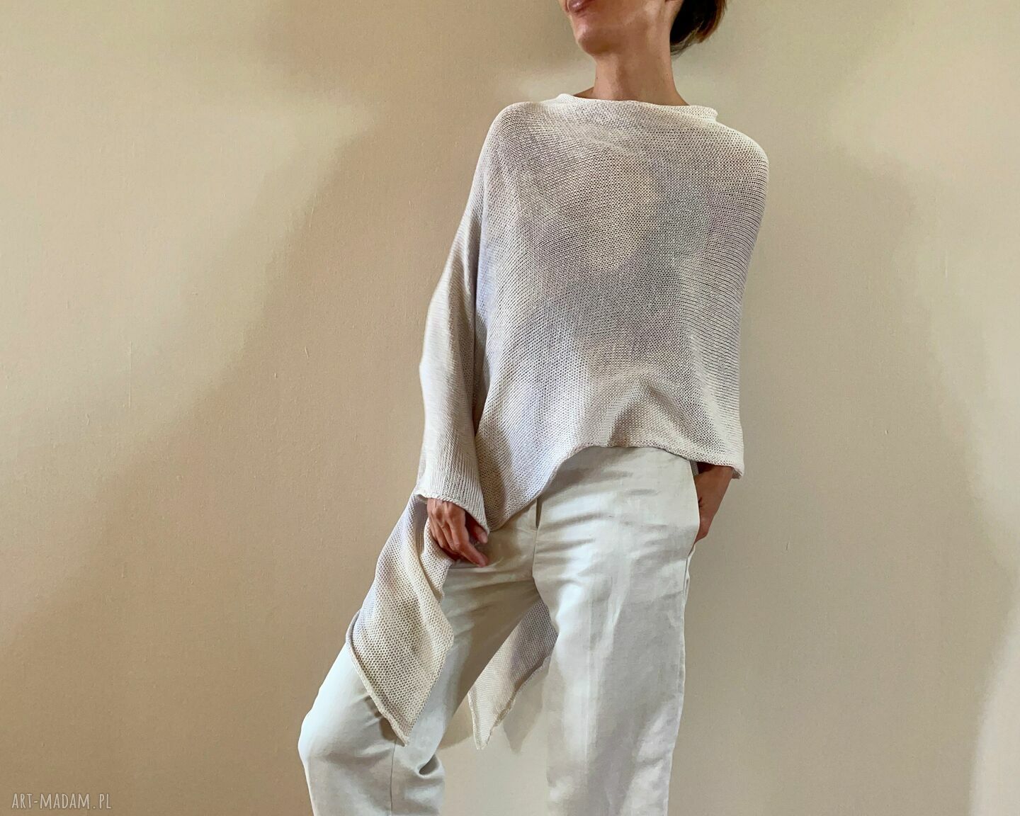 Elegancka bawełniana narzutka - poncho w delikatnej szarości i kremie