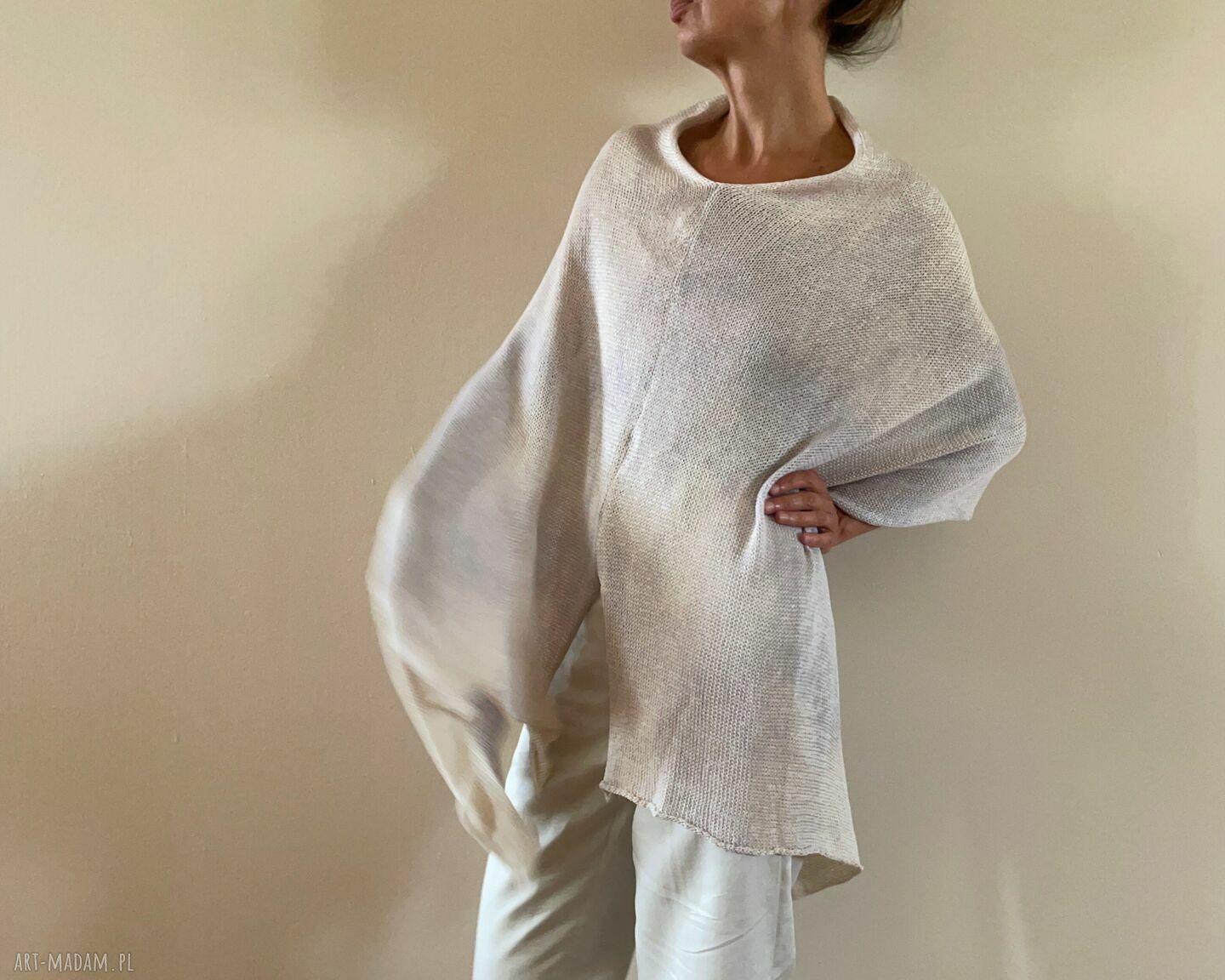 Elegancka bawełniana narzutka - poncho w delikatnej szarości i kremie