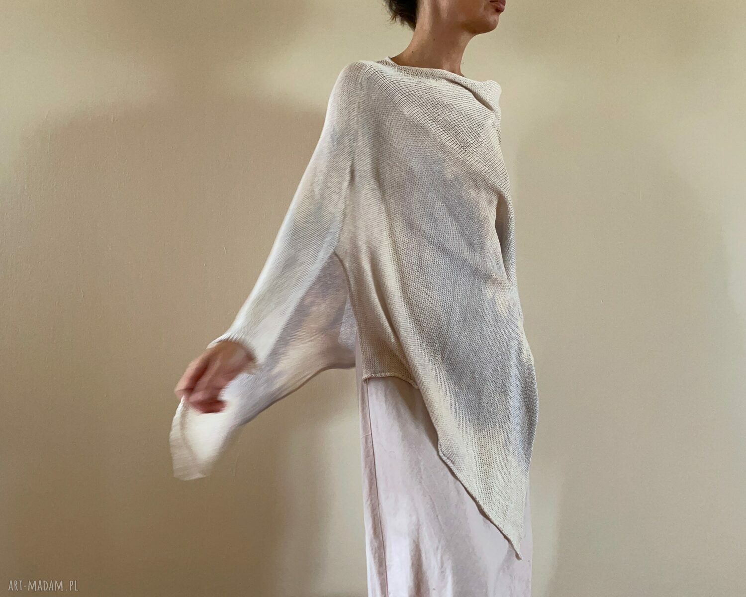 Elegancka bawełniana narzutka - poncho w delikatnej szarości i kremie