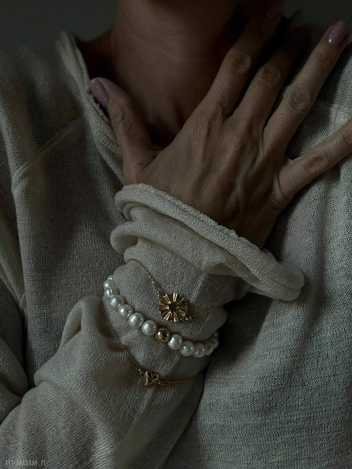 bransoletki: Bransoletka z różowego złota z pereł naturalnych z kulką Autorskie