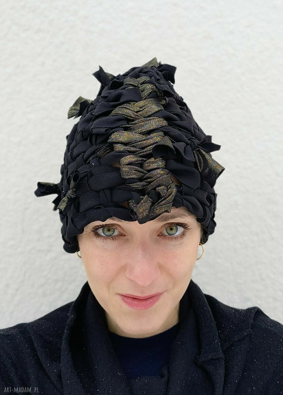 Czapka zimowa Złotko - czarna i złota, ręcznie tkana na krośnie (turban)