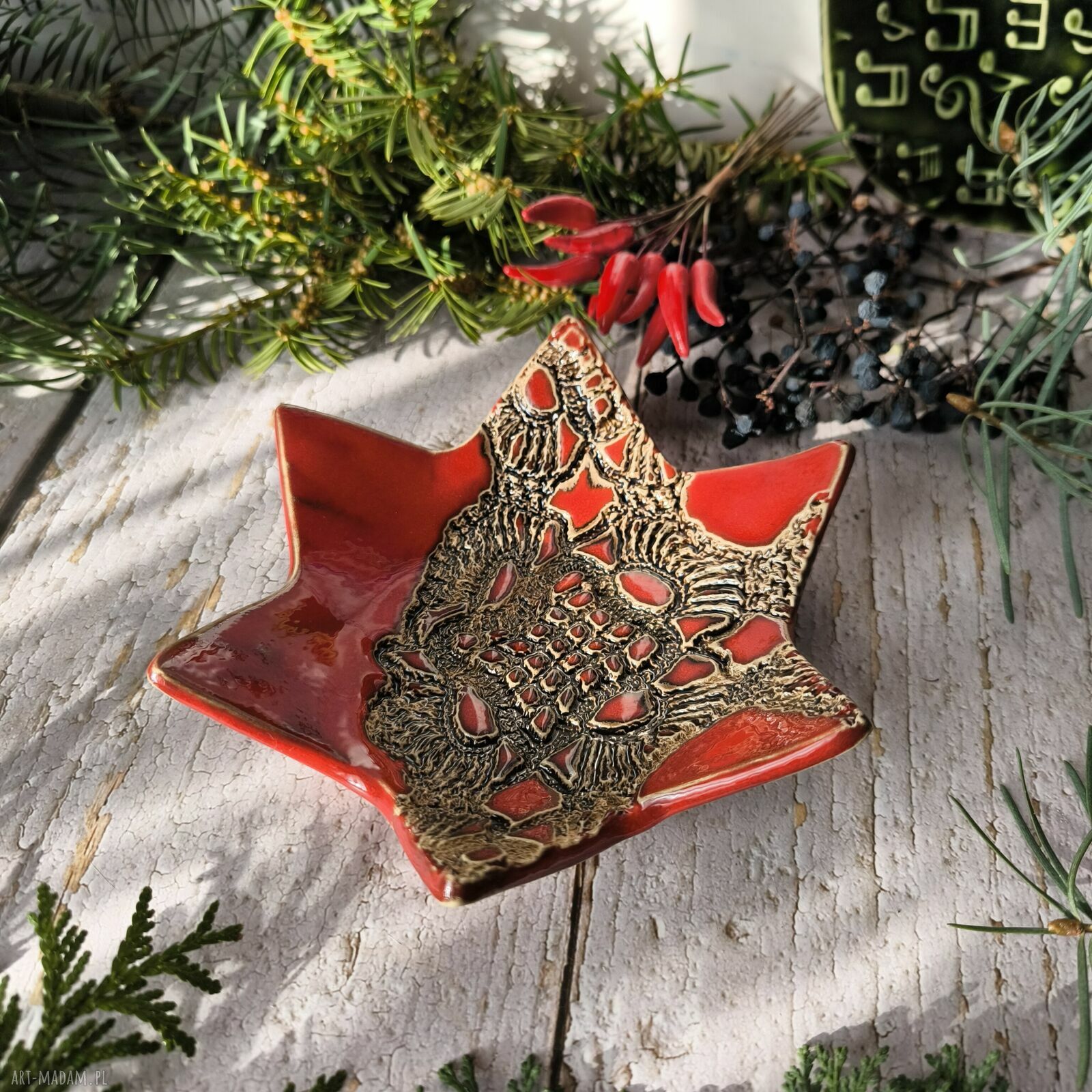 Elegancka gwiazda ceramiczna pod opłatek i świecę