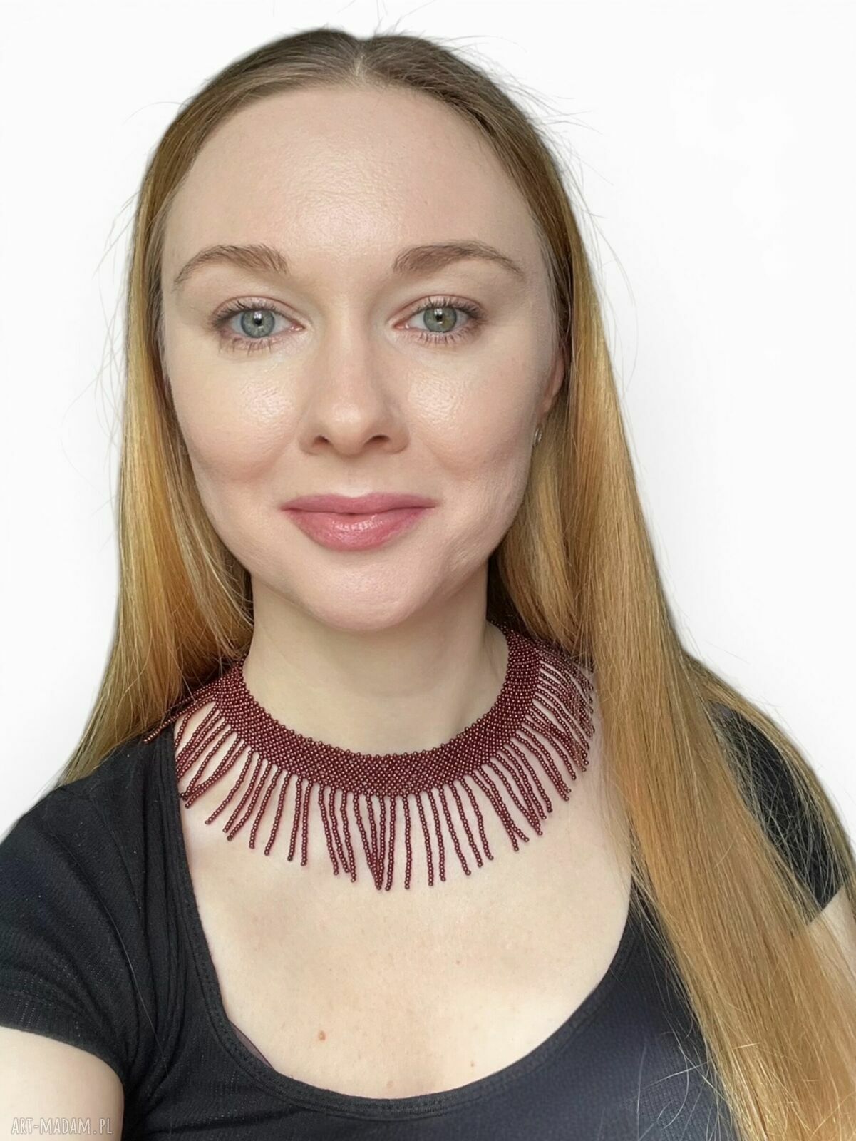 Elegancka kolia z koralików i frędzlami w stylu boho-etno