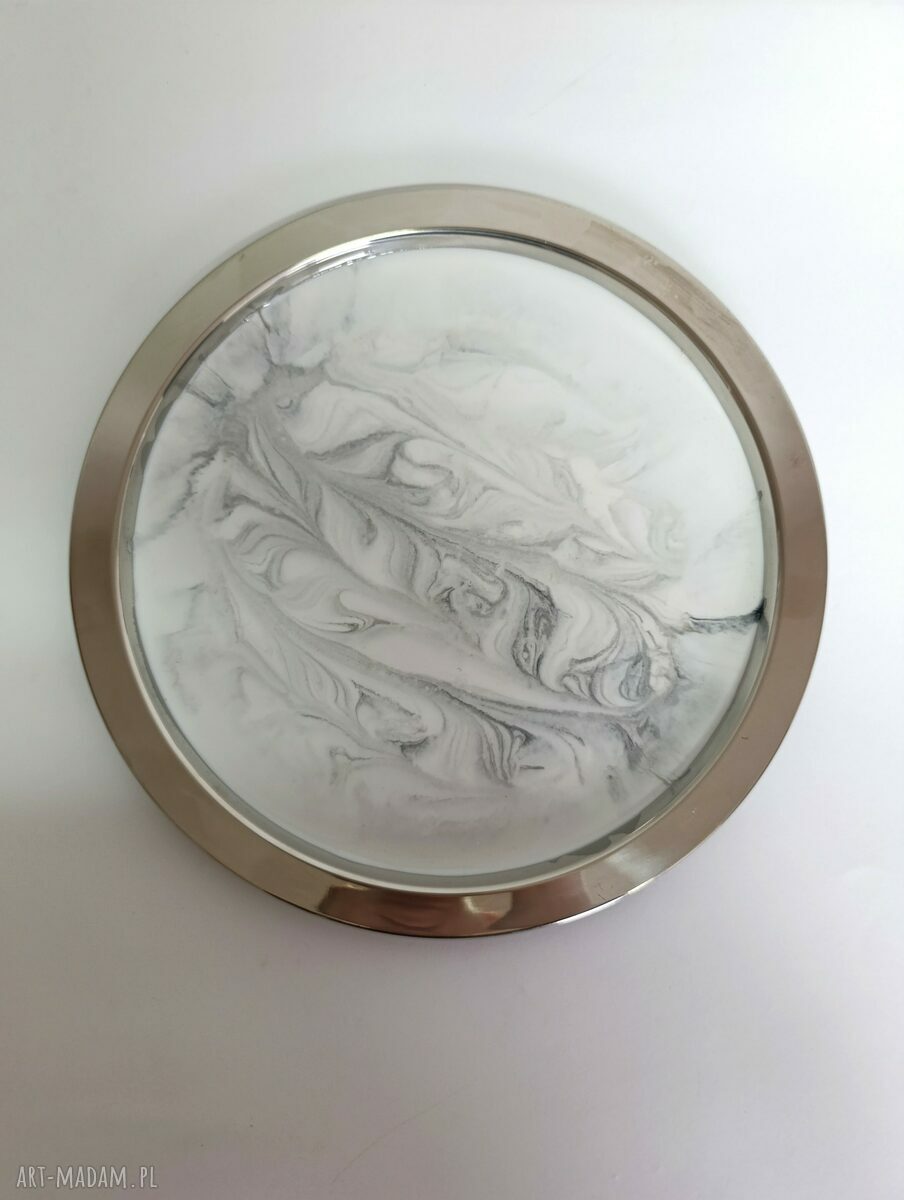 Elegancka metalowa taca dekoracyjna z żywicy epoksydowej 25 cm
