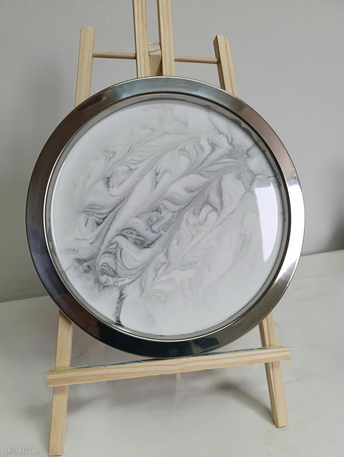 Elegancka metalowa taca dekoracyjna z żywicy epoksydowej 25 cm