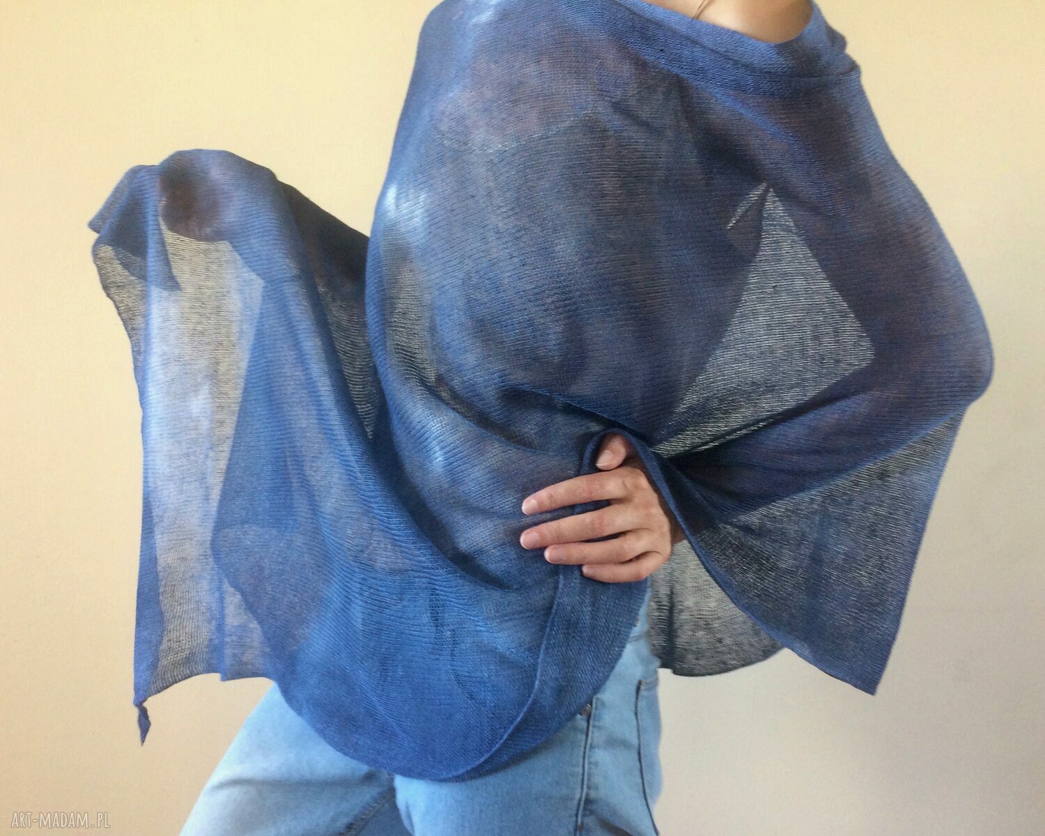 Eleganckie ponczo lniane oversize w granacie z jasnym akcentem