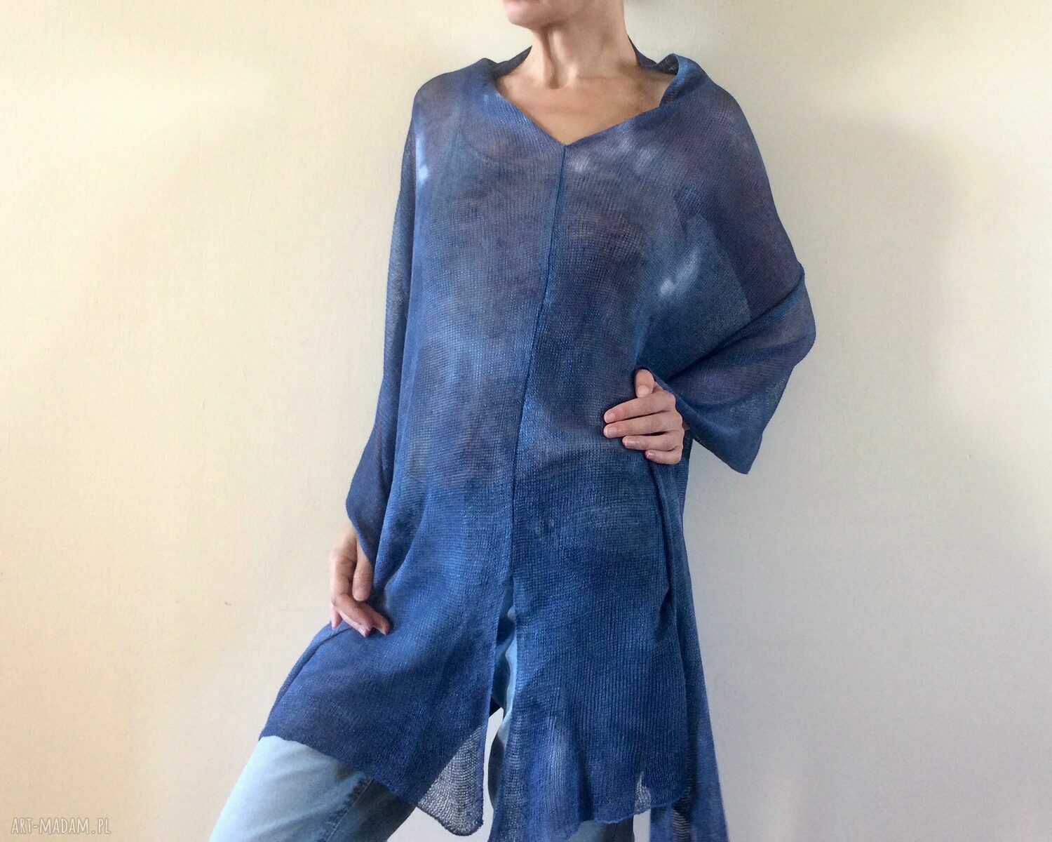 Eleganckie ponczo lniane oversize w granacie z jasnym akcentem