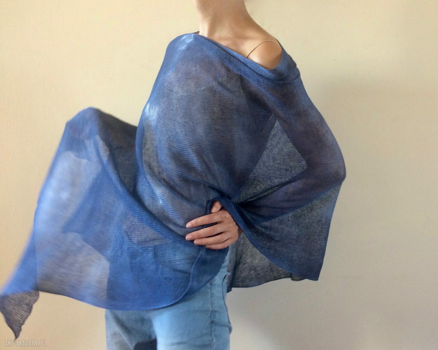 Eleganckie ponczo lniane oversize w granacie z jasnym akcentem