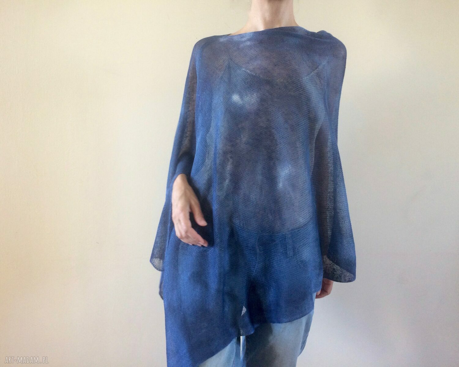 Eleganckie ponczo lniane oversize w granacie z jasnym akcentem