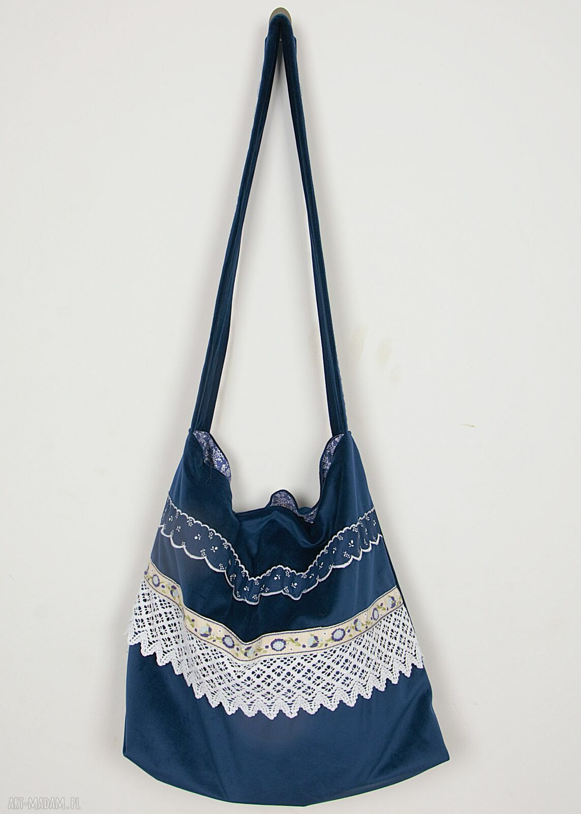 Elegancka niebieska torba hobo z aksamitu i koronki