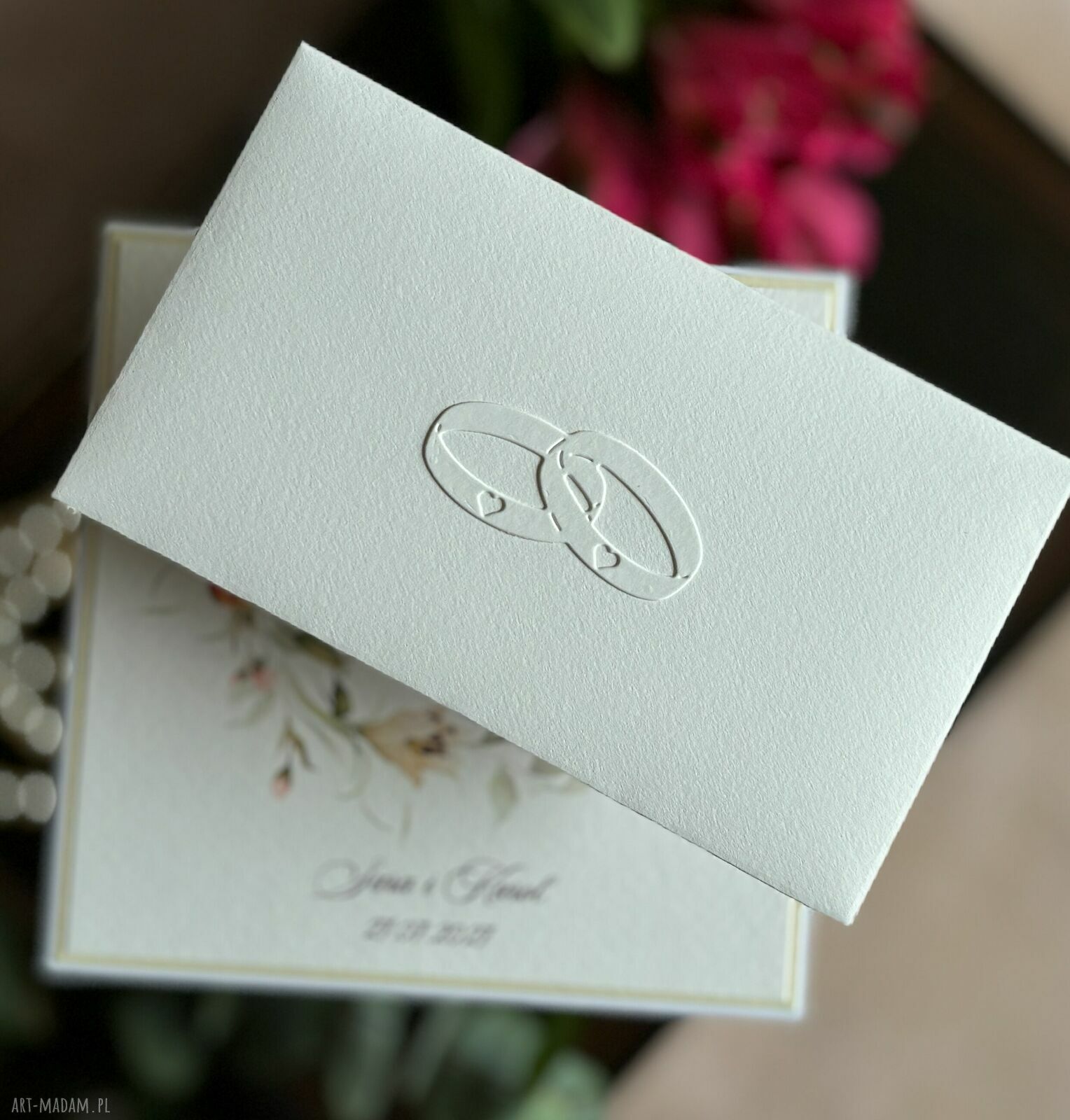 Elegancka personalizowana kartka ślubna w pudełku z ozdobną kopertą