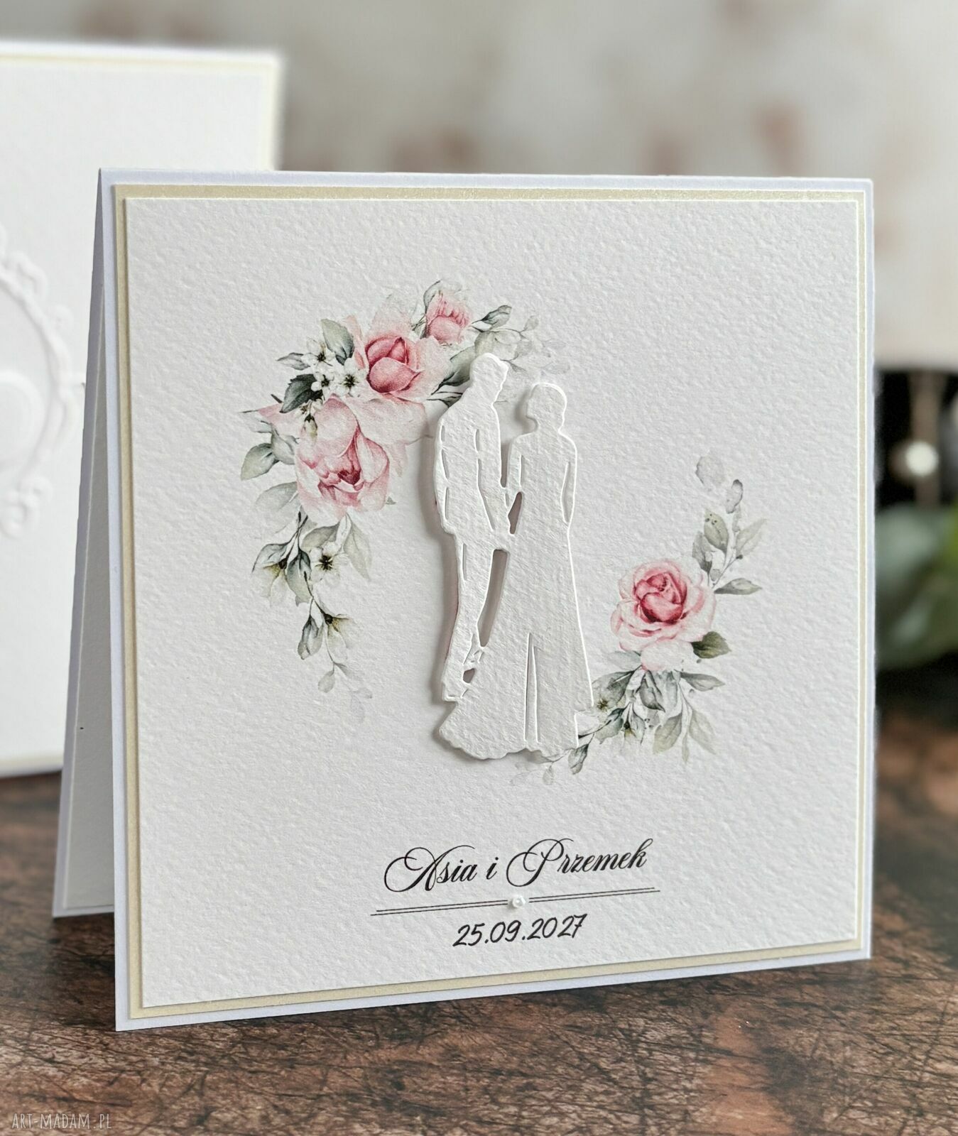 Elegancka personalizowana kartka ślubna w pudełku z ozdobną kopertą