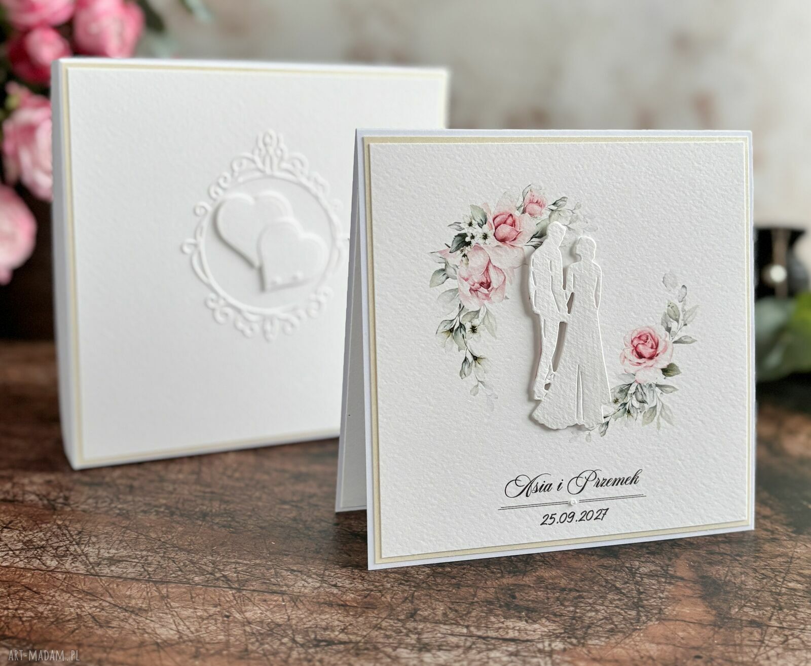Elegancka personalizowana kartka ślubna w pudełku z ozdobną kopertą