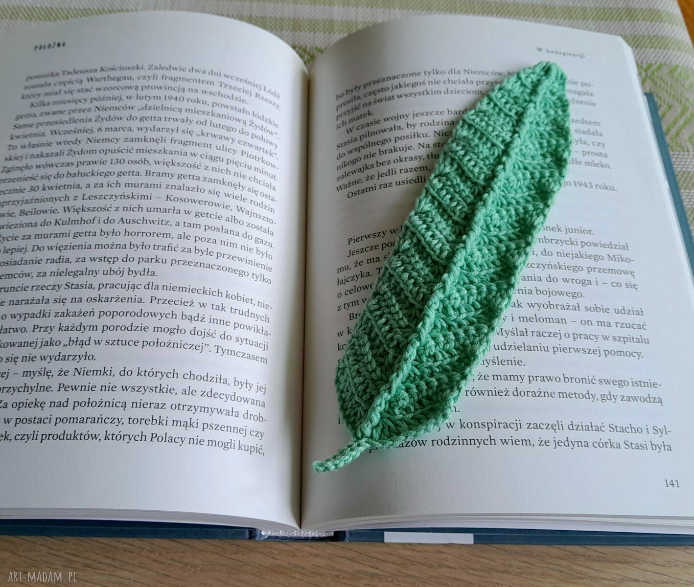 Elegancka zakładka na szydełku - piórko