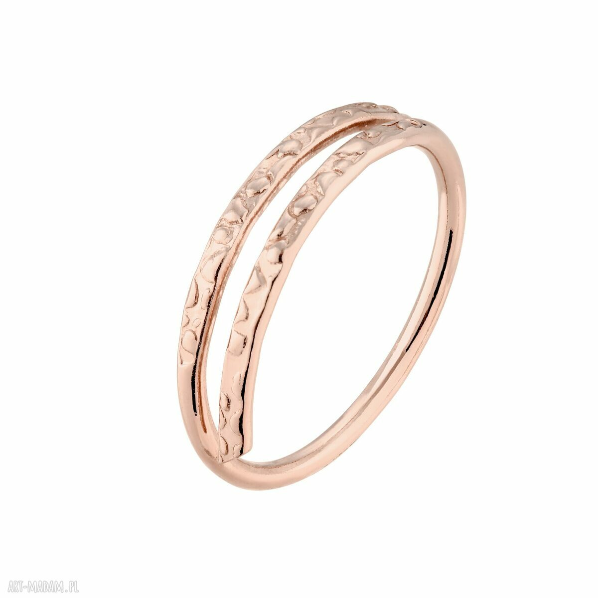 Delikatny pierścionek rosegold - elegancki blask na co dzień