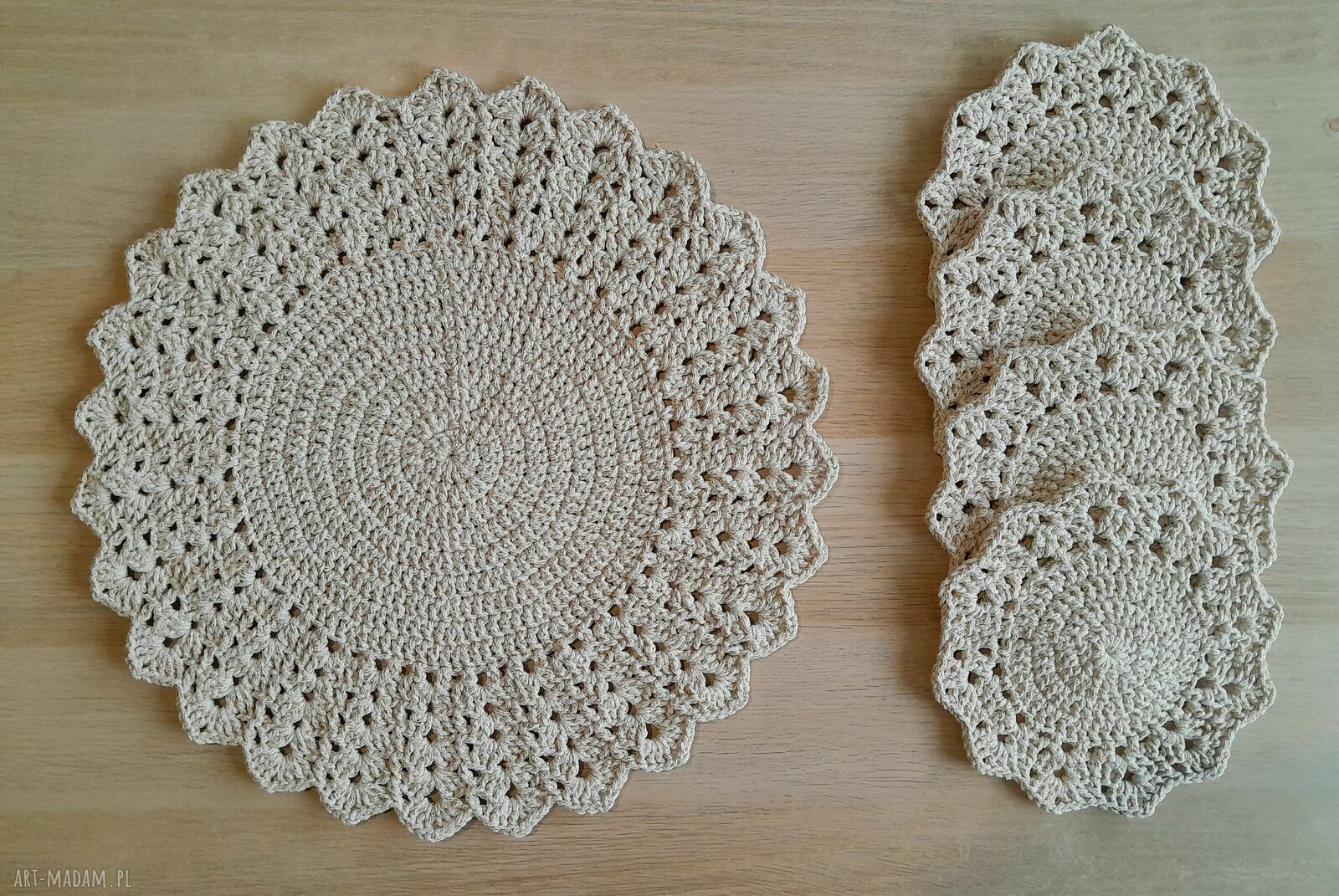 Elegancki komplet serwetek ze złotym lureksem - 5 sztuk