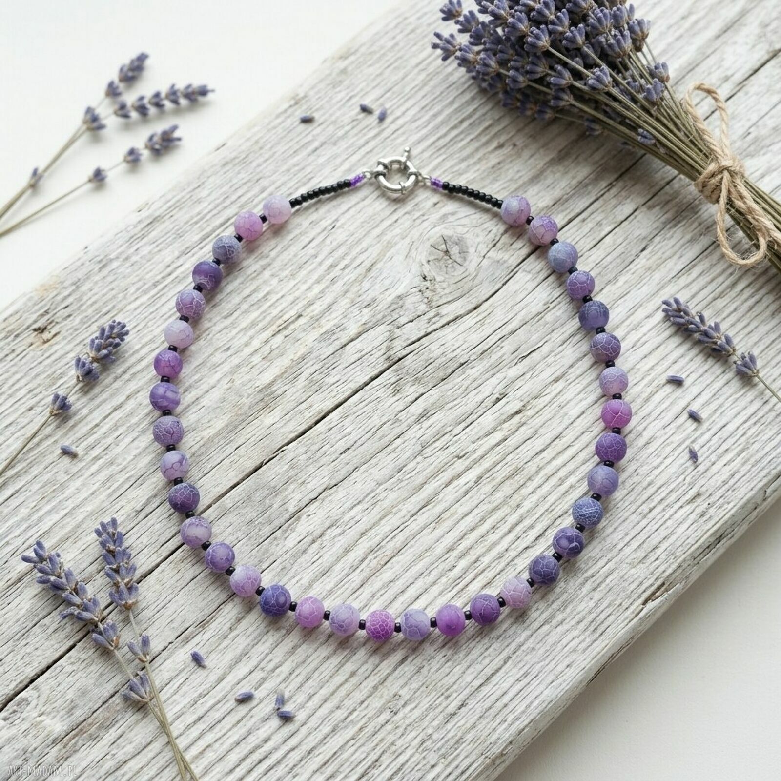 Fioletowy naszyjnik handmade z agatu trawionego i czarnego szkła