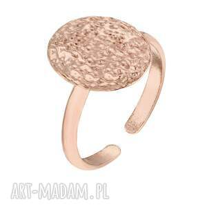 owalny pierścionek z różowego złota - pozłacany
