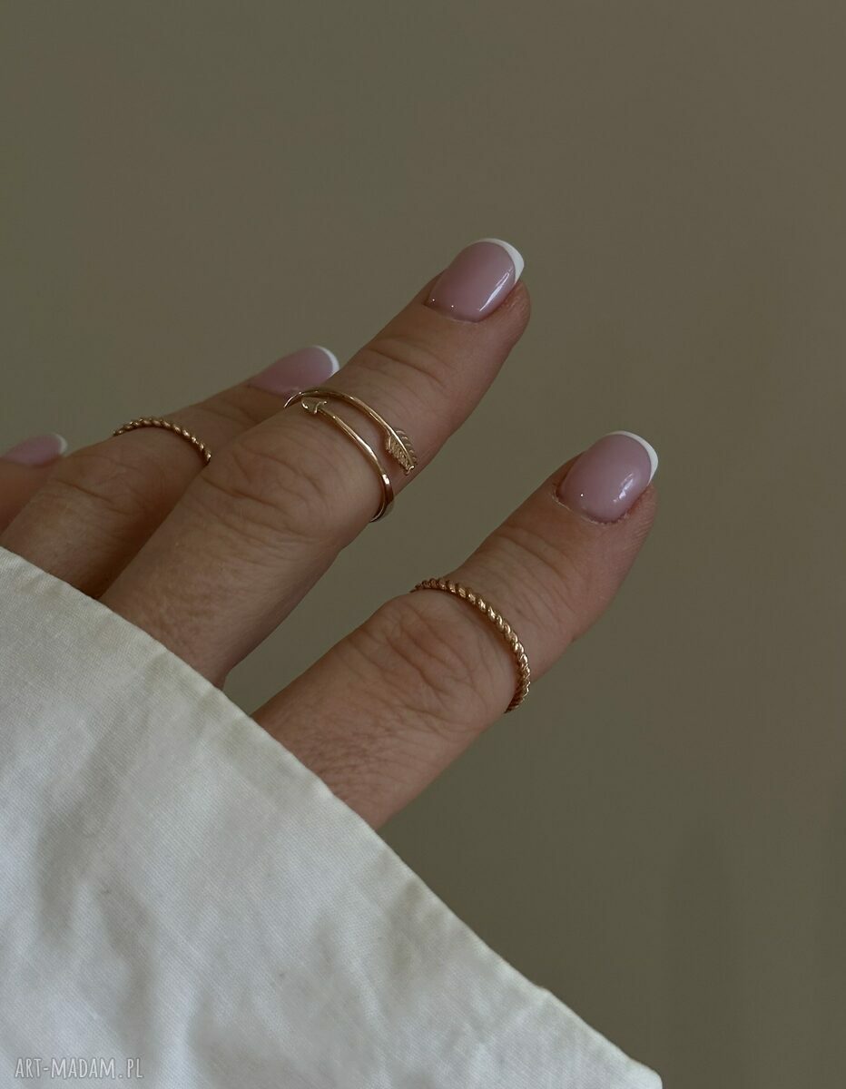 pierścionki: Pierścionek z różowego złota ze strzałą Hand Made