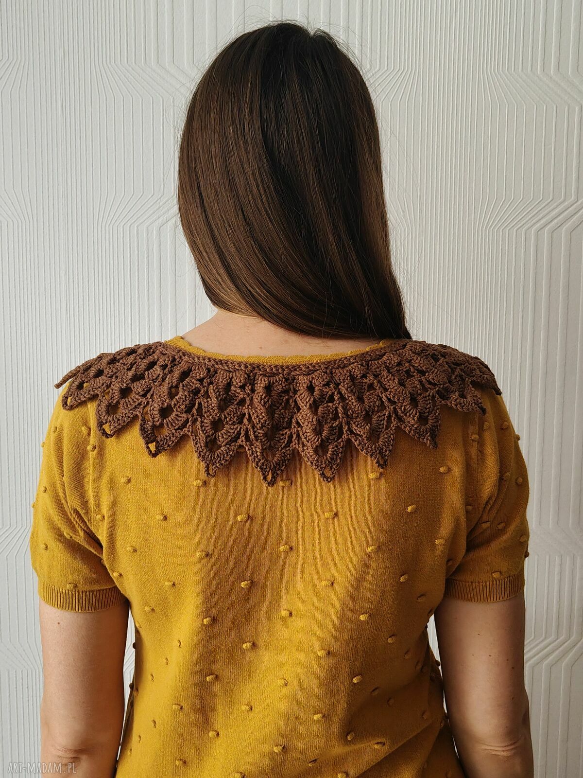 Brązowy kołnierzyk szydełkowy w stylu vintage - elegancki collar