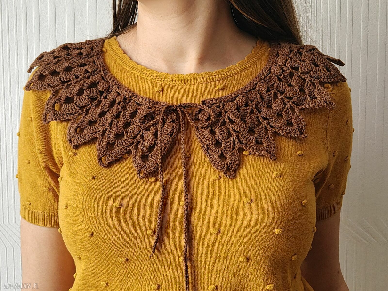 Brązowy kołnierzyk szydełkowy w stylu vintage - elegancki collar