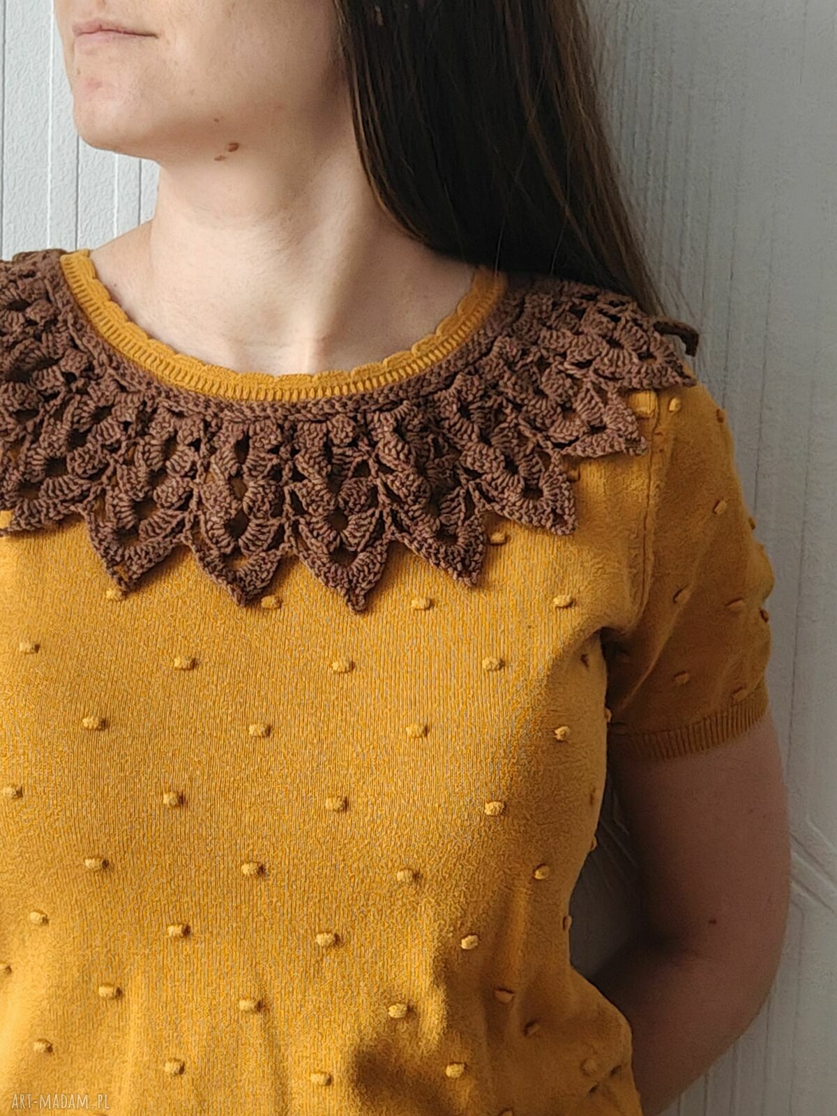Brązowy kołnierzyk szydełkowy w stylu vintage - elegancki collar