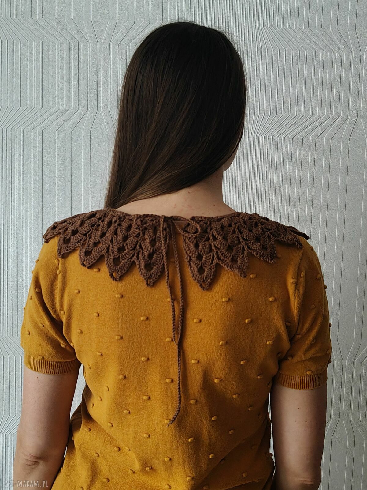 Brązowy kołnierzyk szydełkowy w stylu vintage - elegancki collar