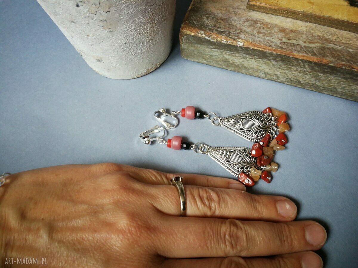 Długie, eleganckie klipsy boho folk - kolorowa biżuteria na klips