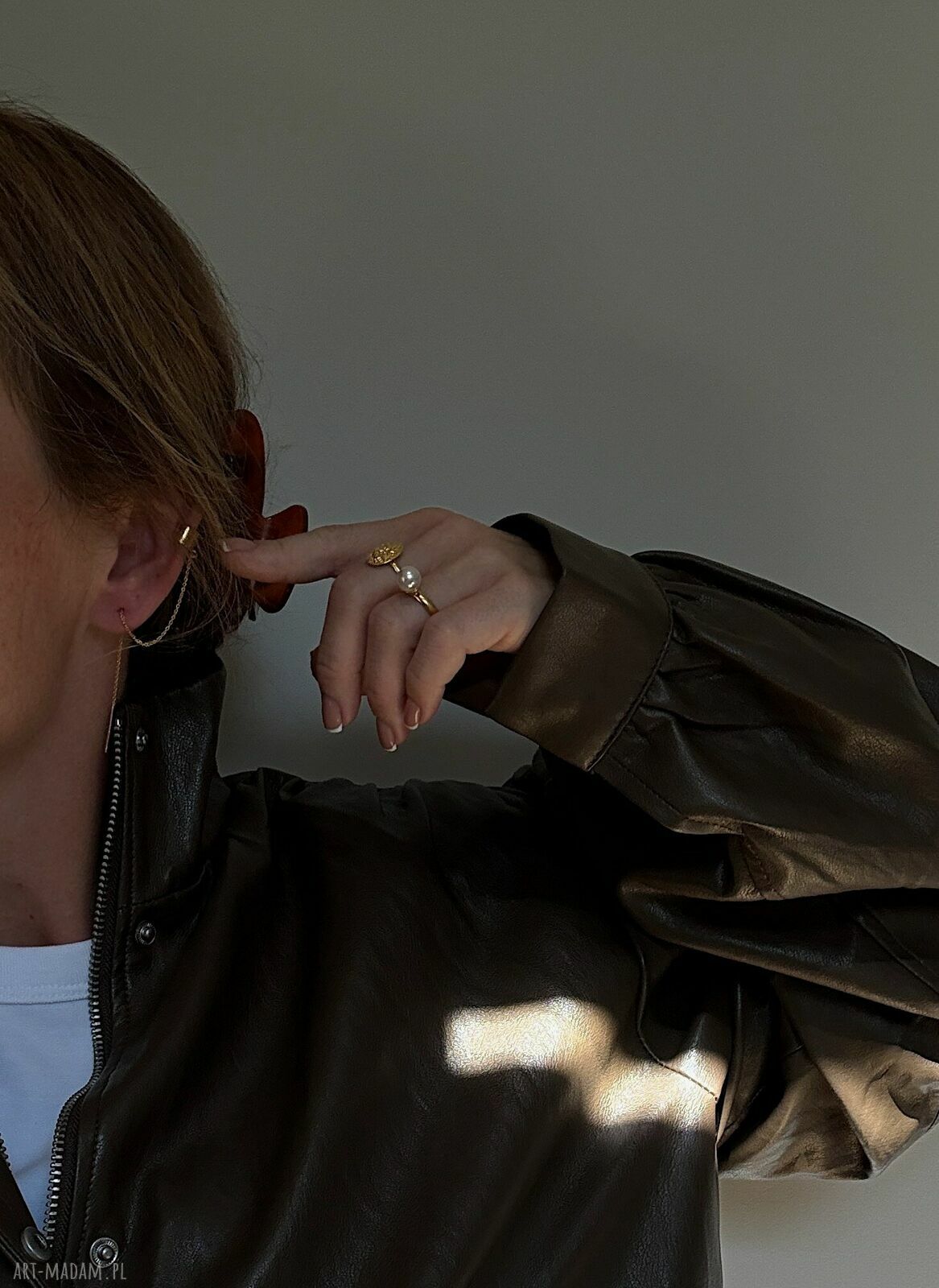 kolczyki: Złota nausznica z przewlekanym łańcuszkiem HandMade