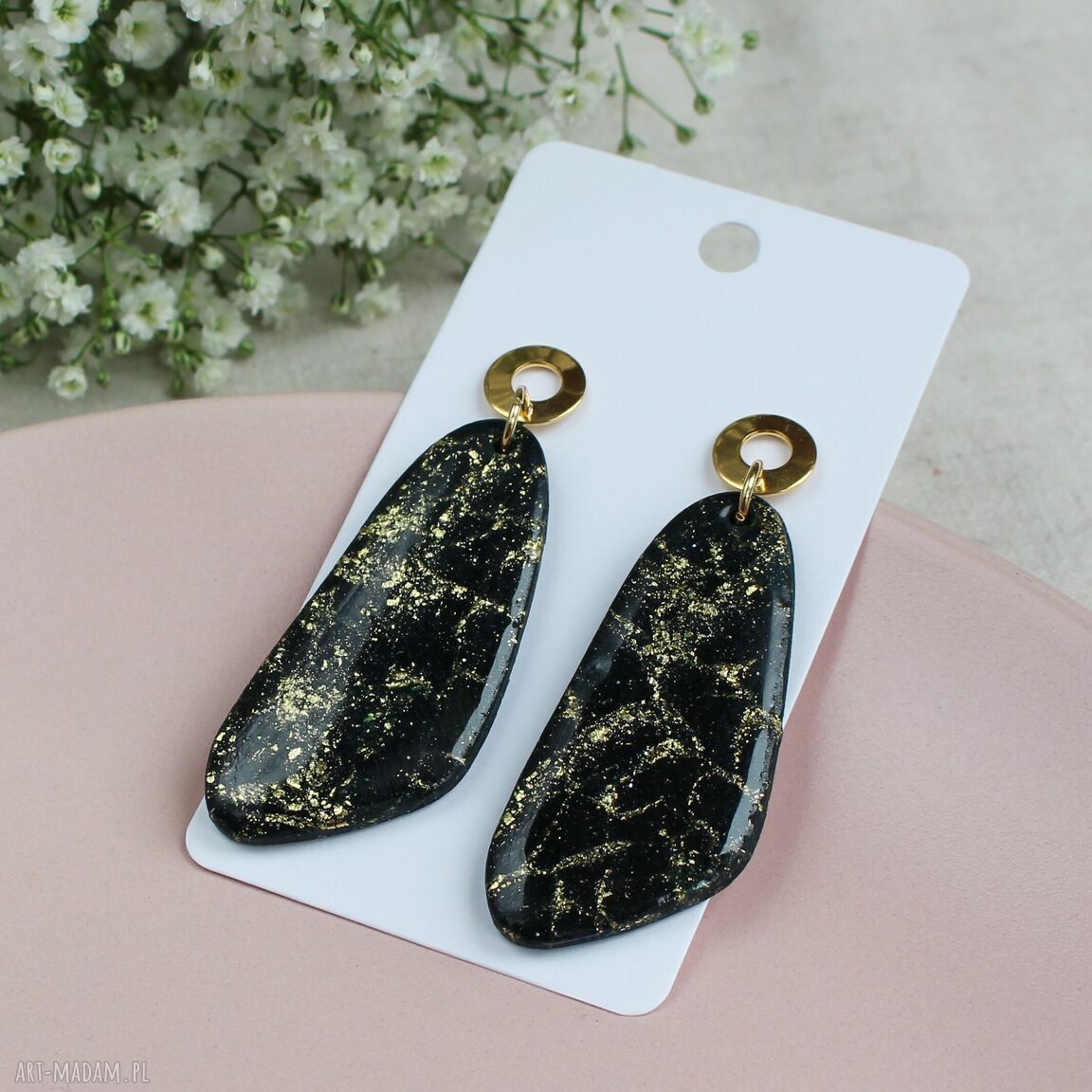 Eleganckie kolczyki z gliny polimerowej BS04 Black Stone - złote wykończenie