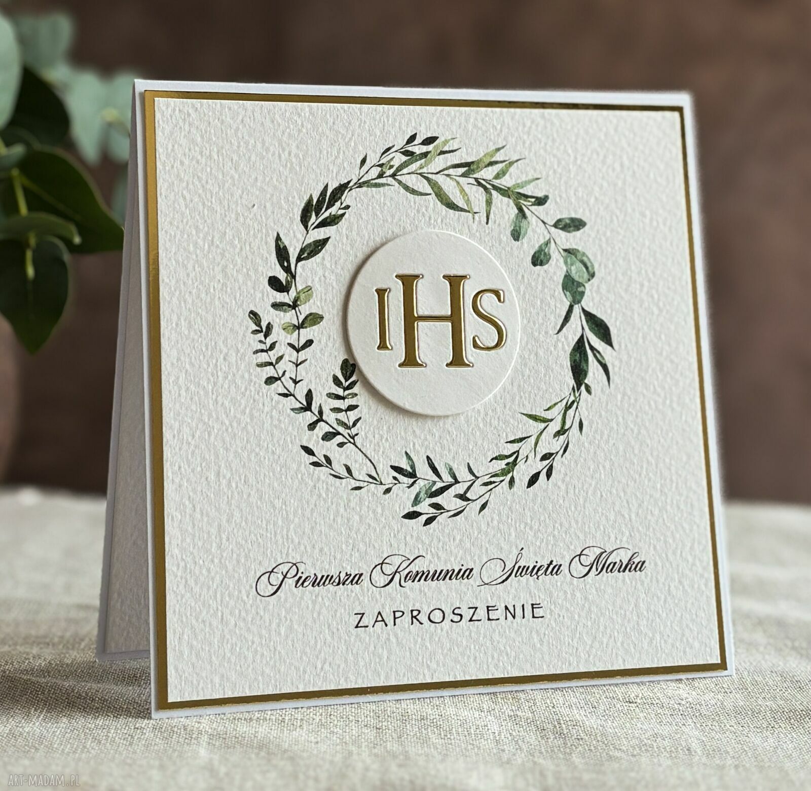 Eleganckie zaproszenia komunijne wzór 3 dla chłopca - personalizowane biało-złote