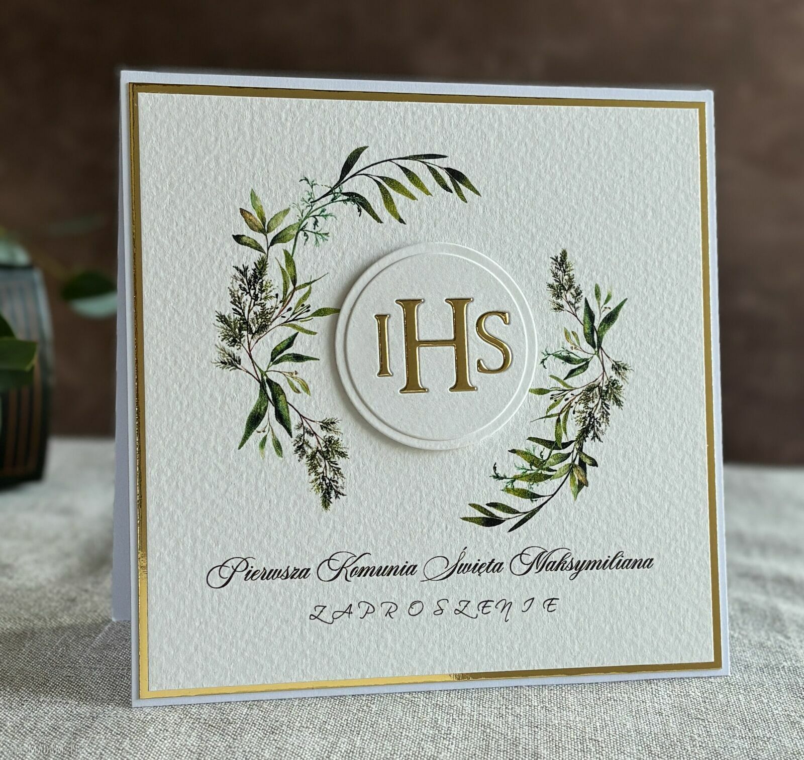 Eleganckie zaproszenia komunijne wzór 4B - białe i złote, personalizowane ręcznie