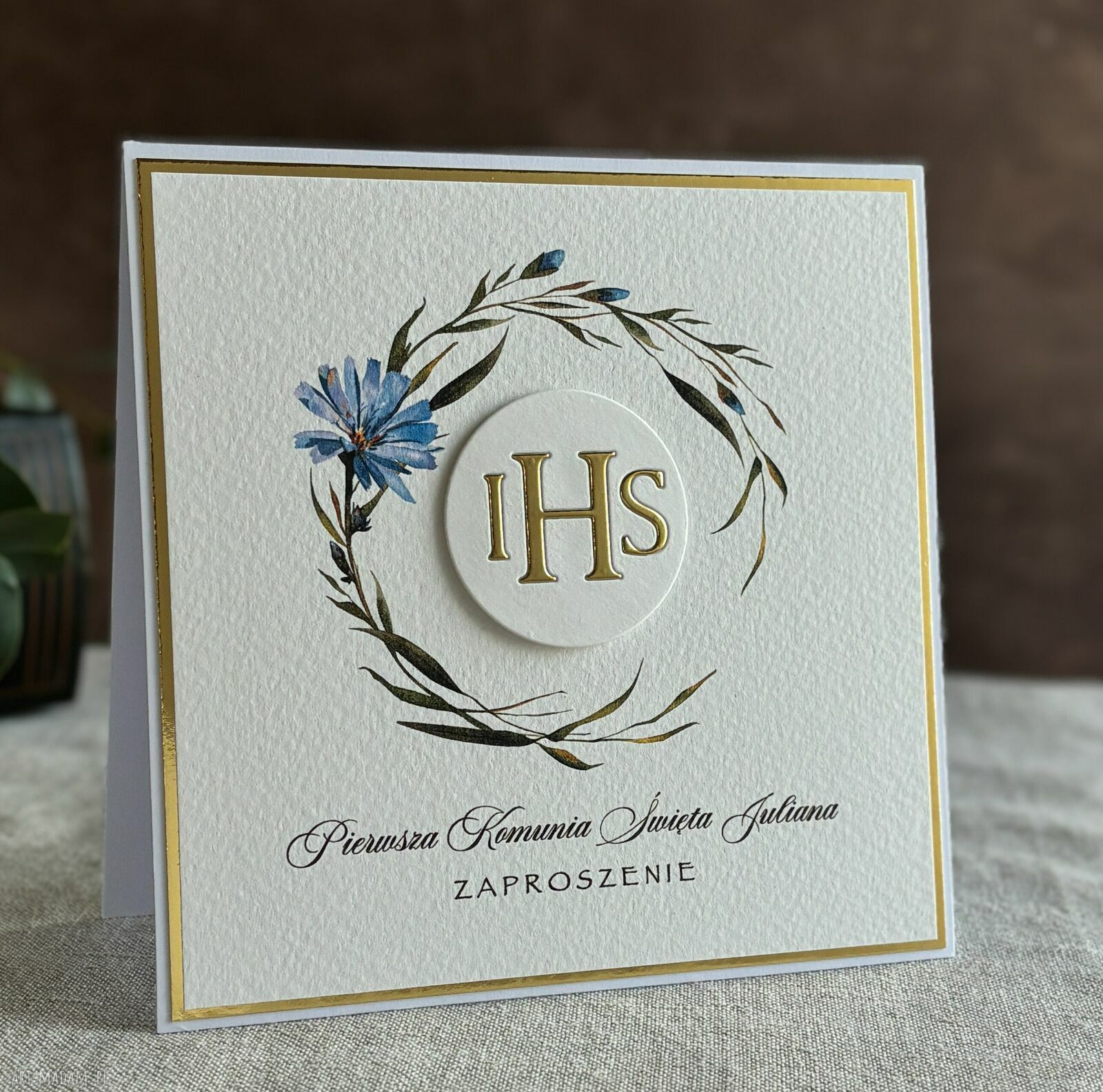 Eleganckie zaproszenia komunijne biało-złote z personalizacją - wzór 5