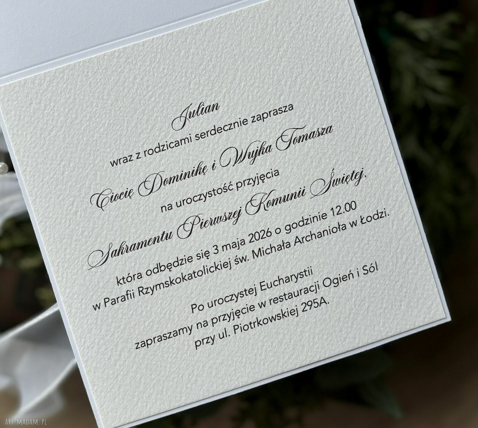 Eleganckie zaproszenia komunijne biało-złote z personalizacją - wzór 5