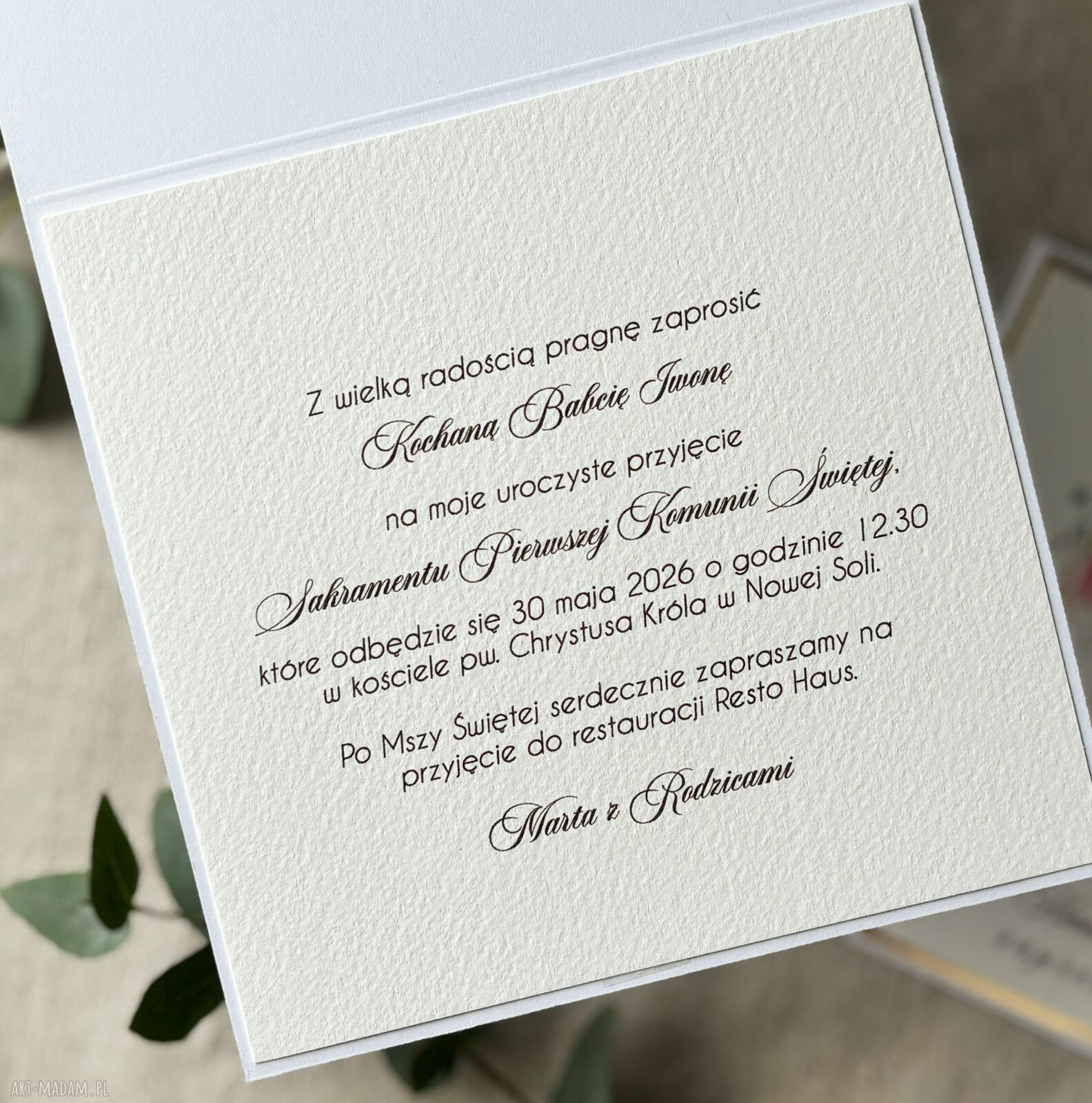 Eleganckie zaproszenia komunijne wzór 48C - biel i złoto, personalizowane