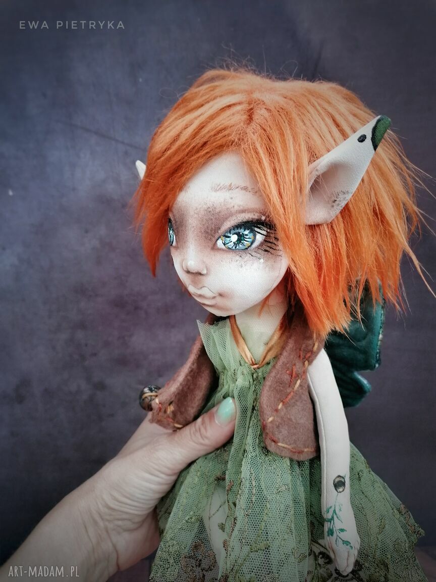 Elf Rudzielec Motyl - ręcznie szyta lalka kolekcjonerska z tkaniny (ok. 40 cm)