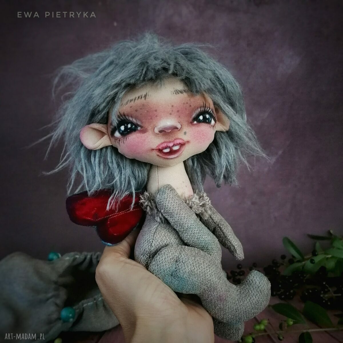 Elf w przebraniu e-piet - ręcznie szyta artystyczna lalka kolekcjonerska (ok. 22 cm)