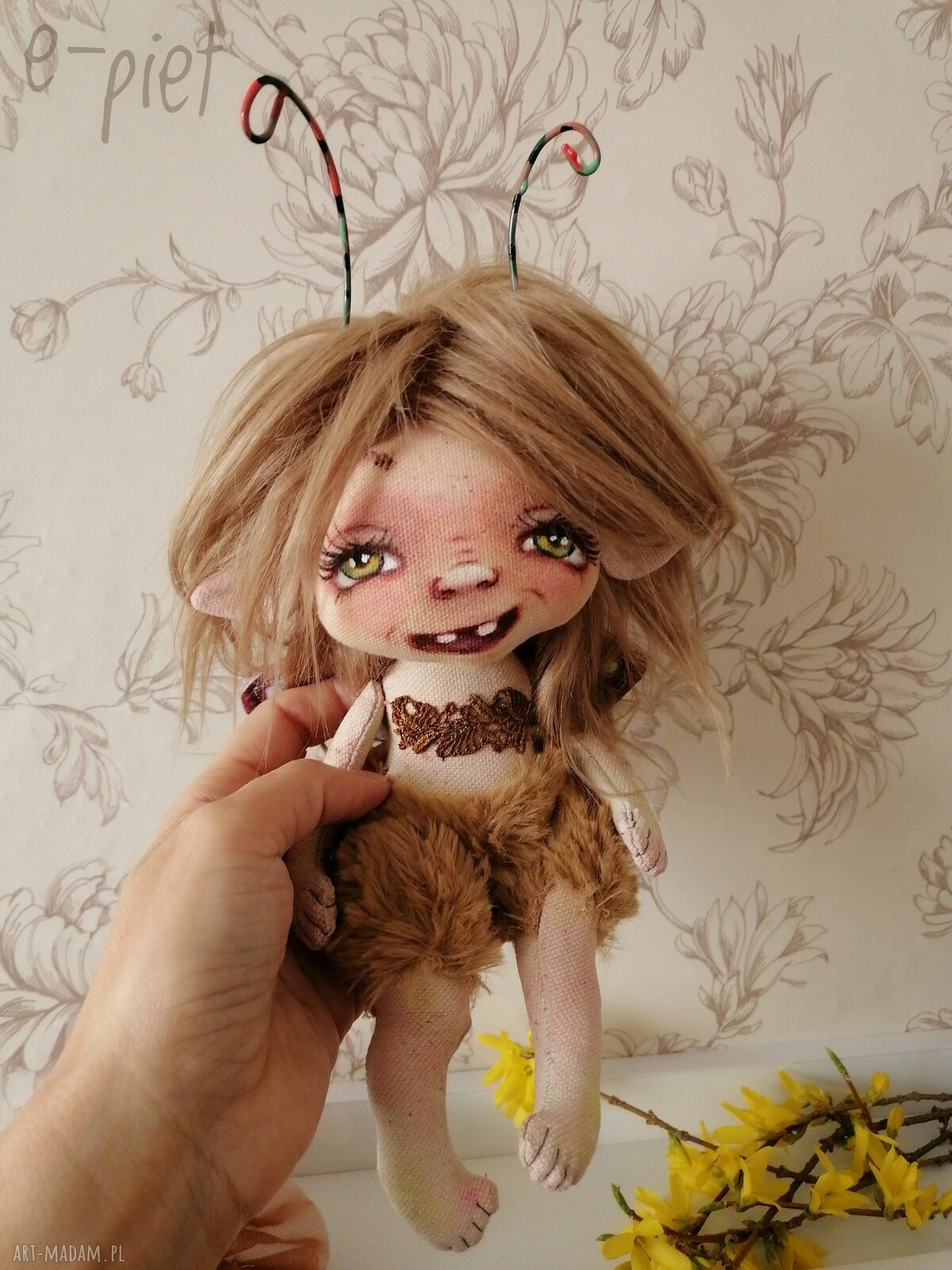 Elfik Szczerbaty e-piet - ręcznie szyta lalka kolekcjonerska 22 cm