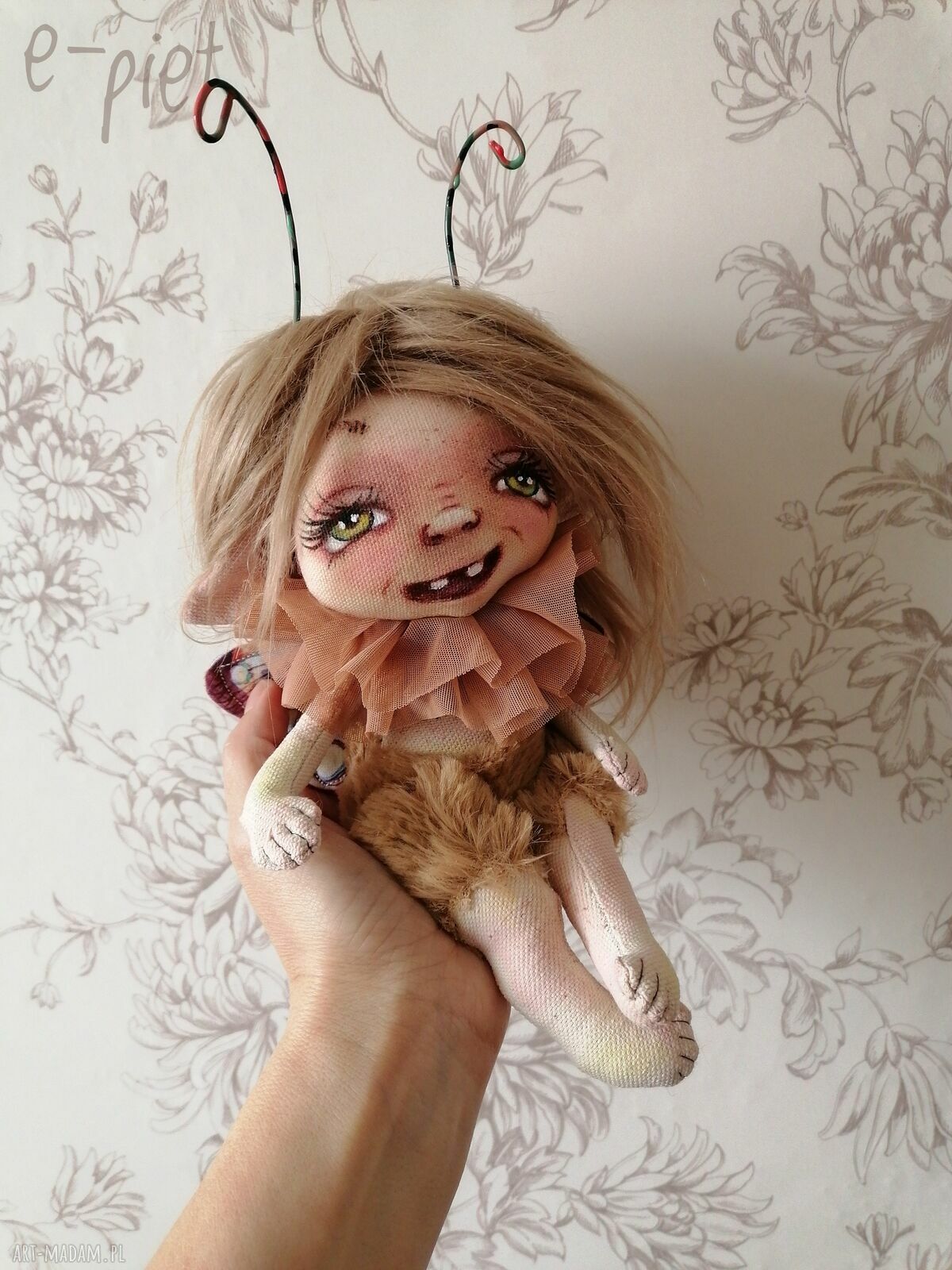 Elfik Szczerbaty e-piet - ręcznie szyta lalka kolekcjonerska 22 cm