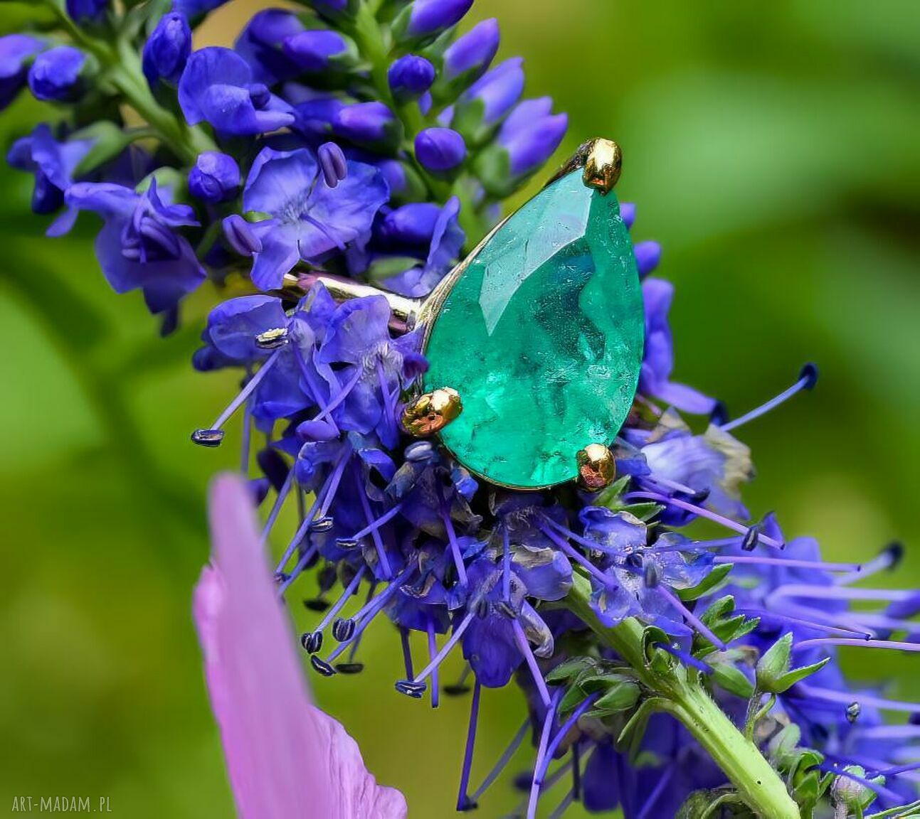 Emerald & Gold - pierścionek ze szmaragdem w żółtym złocie