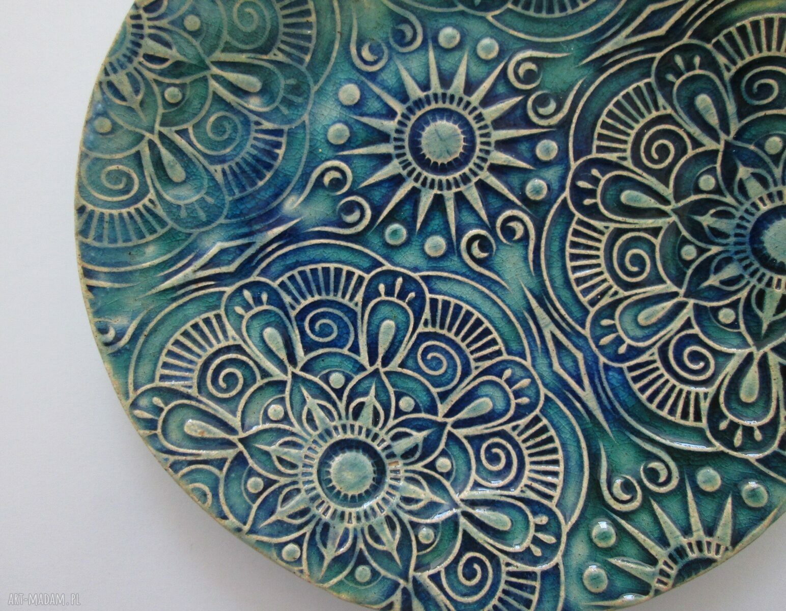 Etniczny ręcznie formowany talerzyk ceramiczny na drobiazgi