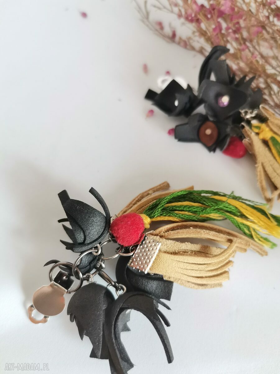 Klipsy etno-boho ze skóry: kwiaty i frędzle na klipsy (box x1)